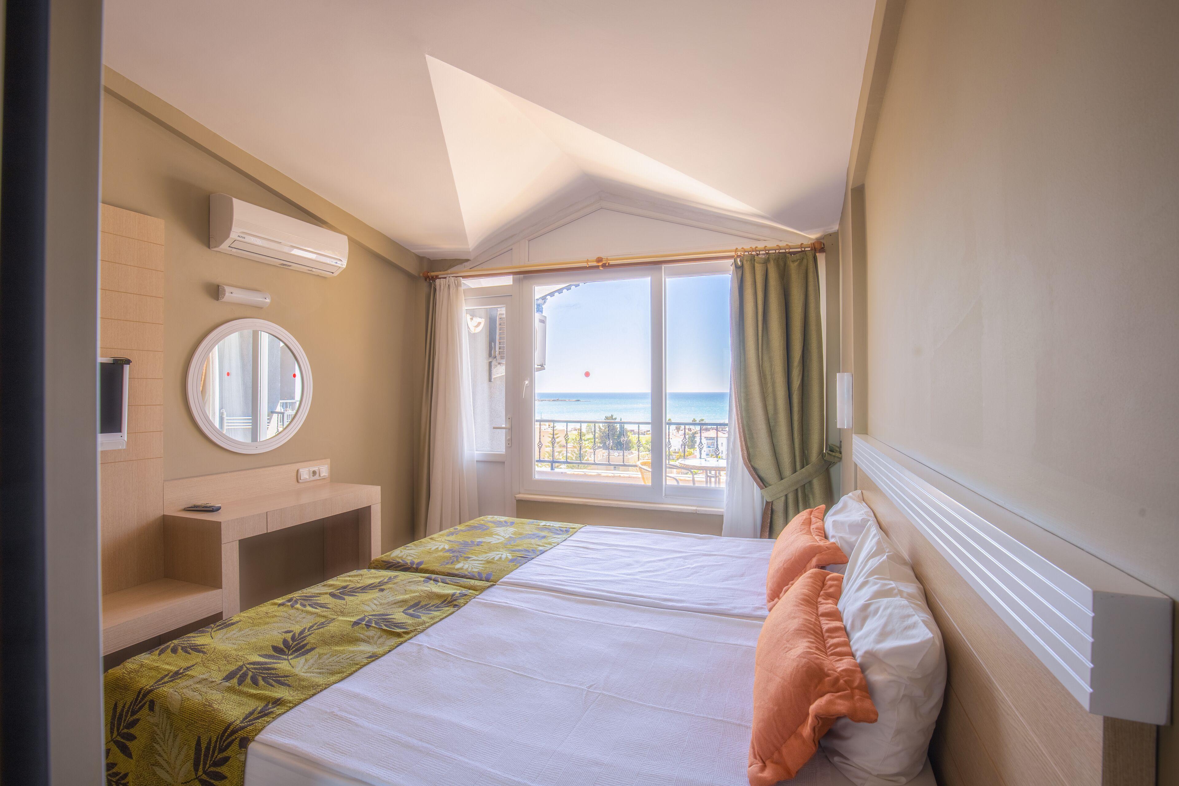 Double Room with Balcony and Sea View